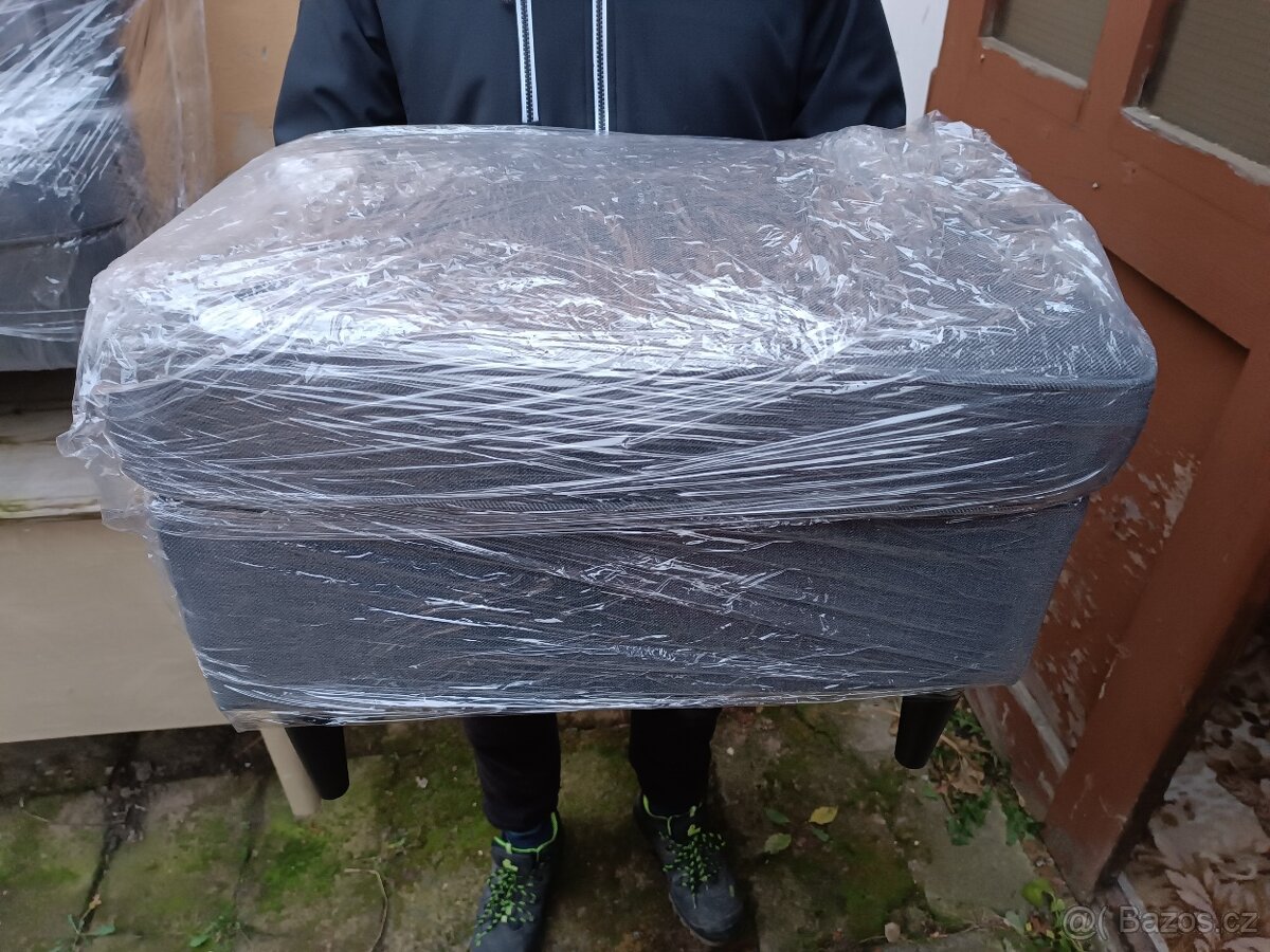 Pohodlná pohovka a podnožka Strandmon - 4