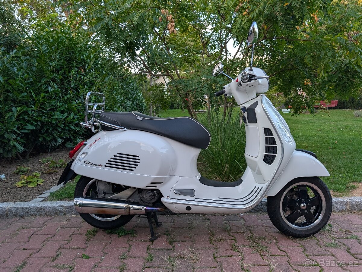 Vespa GTS Super 300 - 4