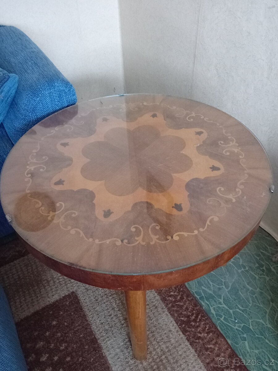 Konferencni stolek ručni prace, vyrezavany. - 4