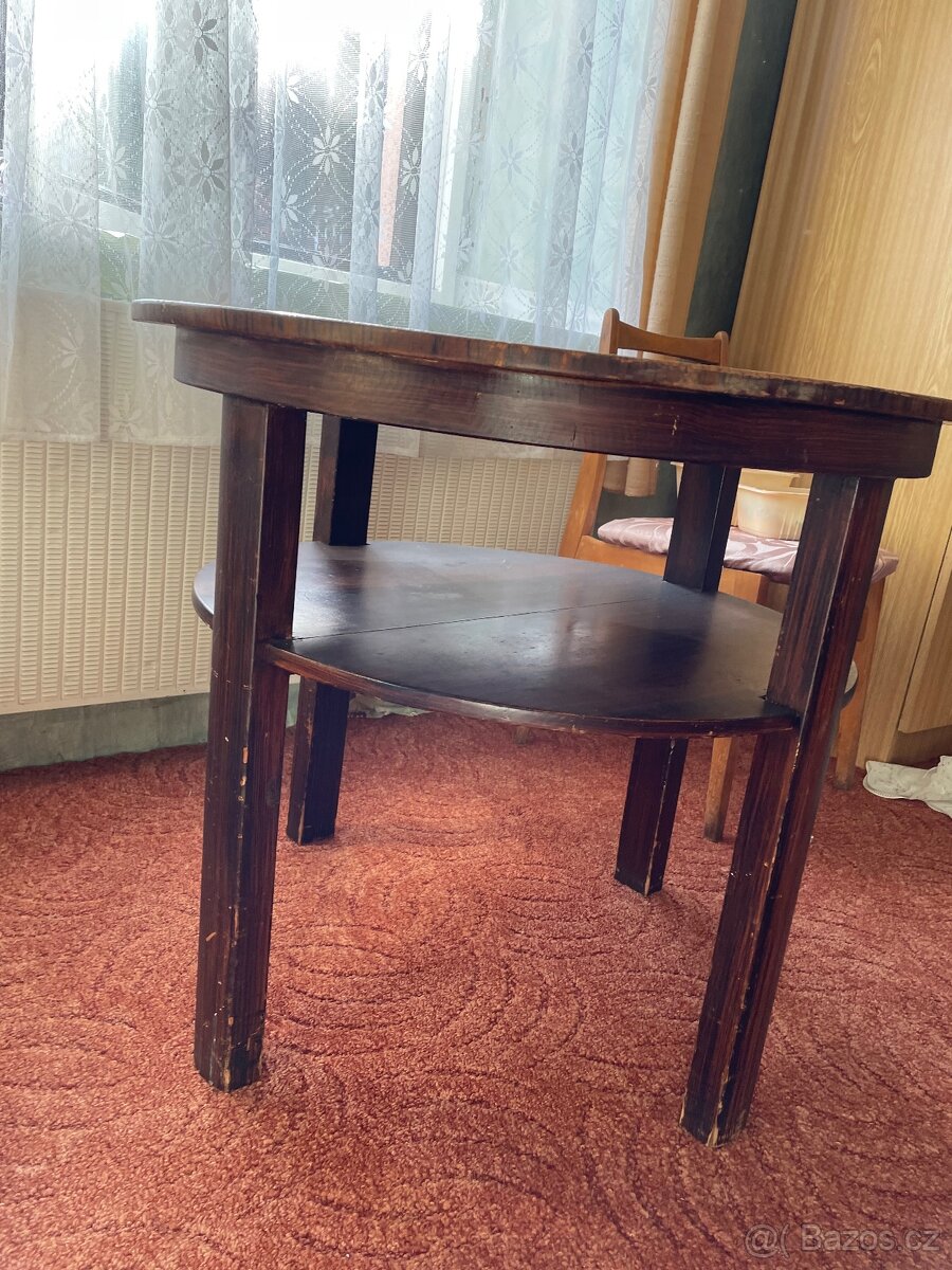 Kulatý stolek - 4