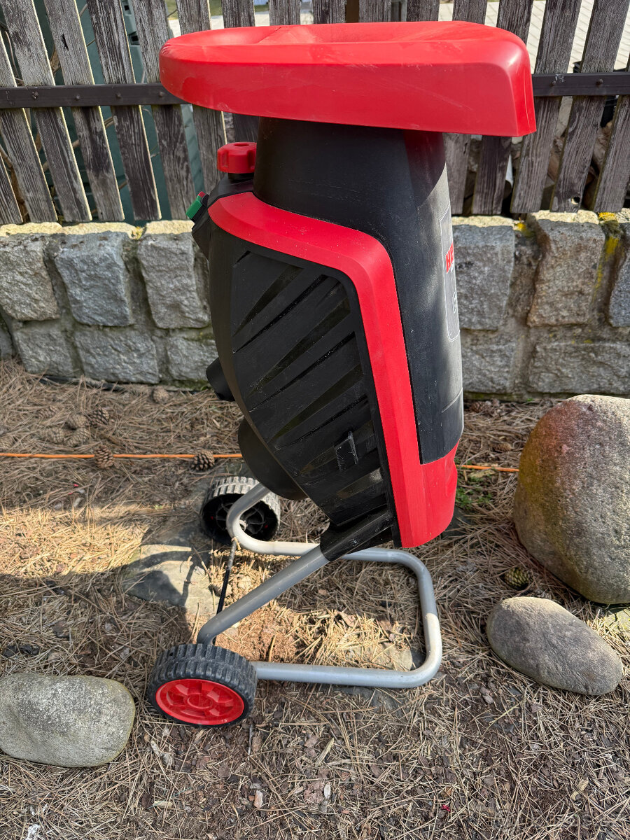 Štěpkovač - elektrický drtič větví HECHT 6224 - 4