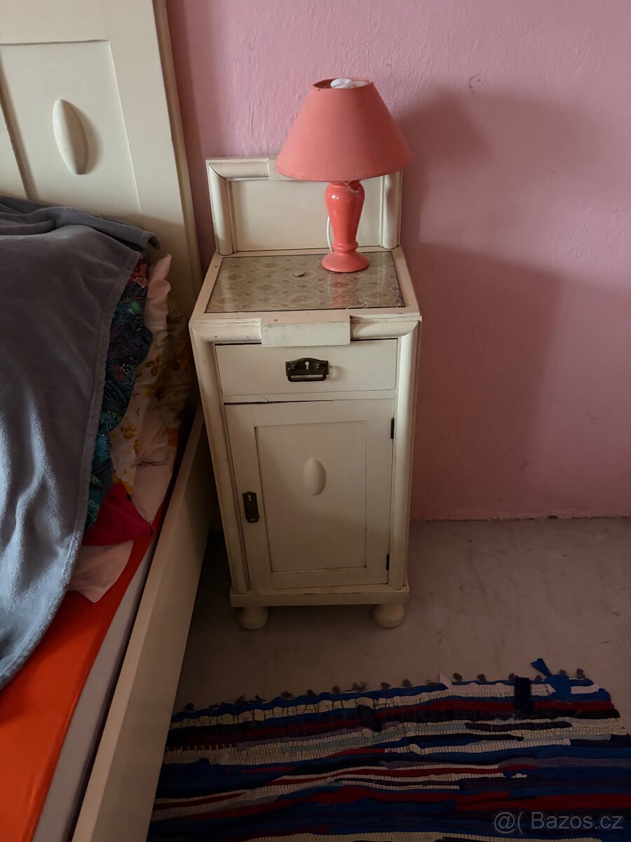 Stará ložnice,skříně,postele,stůl,židle - 4