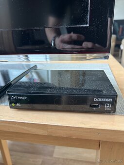 TV Samsung + set-top box Strong - 4
