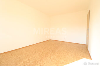 Milovice, pronájem bytu 1+1, 28 m2 + balkón 2 m2, okr. Nymbu - 4