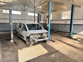 Pronájem autoservis + 3 byty 2+kk - 4