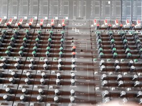 Mackie CFX20 kvalitni mixazni pult za hubicku - 4