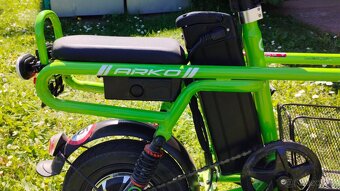 Malý elektroskútr - 4