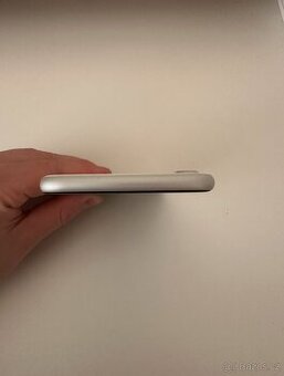 Apple iPhone SE 2020, 64 GB, Bílý – SUPER STAV - 4