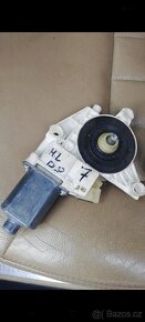 Mercedes 130822272/A2518200042 přední pravý motor na okno - 4
