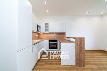 Prodej prostorného cihlového bytu 3+kk v nejžádanější lokali - 4