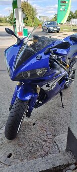 Yamaha YZF R1 - 4