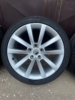 Prodám originální alu kola Škoda 18” + letní pneu Dunlop - 4