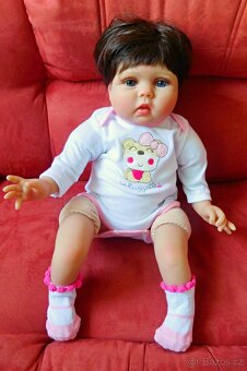 Rozkošná panenka Rebirth Girl v růžové a bílé, délka 50 cm - 4