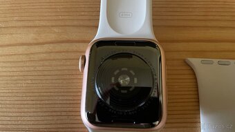 Hodinky zn. Apple Watch SE - 4