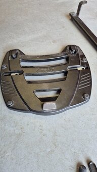 GIVI Nosič horního kufru + Montážní sada pro BMW (Použité) - 4