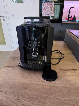 Kávovar KRUPS EA819N10 Arabica Latte - 4