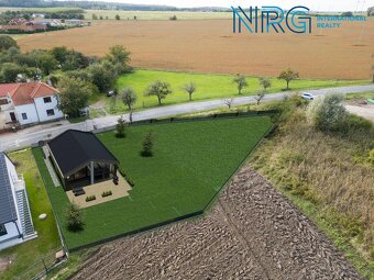 Prodej stavební parcely s projektem domu 4+kk, 900 m2, Cholt - 4