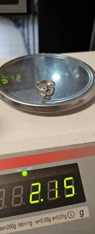 Prodám dámský zlatý prsten s kamínky - 4