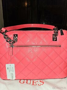 NOVÁ Kabelka Guess barva korálová - 4