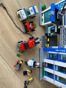 Lego city 60047 policejní stanice - 4