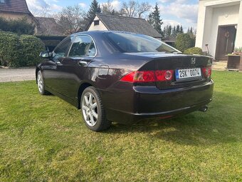 Honda Accord 2.0i - 4