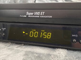 S-VHS-ET videorekordér JVC HR-S6953 s video stabilizátorem - 4