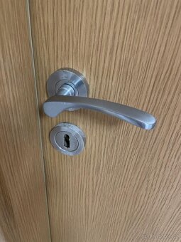 Prodám interiérové dveře Sapeli – 7 ks komplet - 4