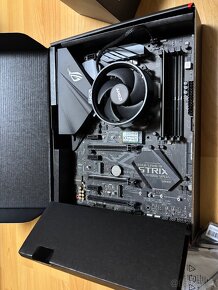 Základní deska rog strix B450 + CPU AMD ryzen 3,1+ DDR4 8GB - 4