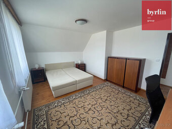 Nabídka k pronájmu – Moderní a pohodlný 3+1 byt v rodinném d - 4