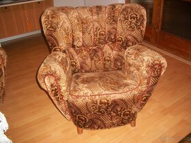 8 ks židlí a rozkládací stůl - 4