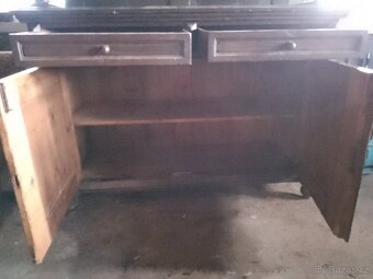 Stará dřevěná kredenc - 4