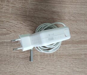 ORIGINÁLNÍ NAPÁJECÍ ADAPTÉR APPLE MAGSAFE (TVAR L) 60W - 4