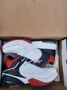 NIKE AIR JORDAN MAX AURA 3 WHITE FIRE RED - 4