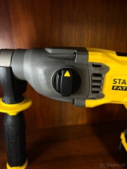 Příklepová vrtačka Stanley SFMCH900 - 4
