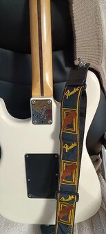 Fender Player Stratocaster Floyd Rose HSS MN, Polar White - 4
