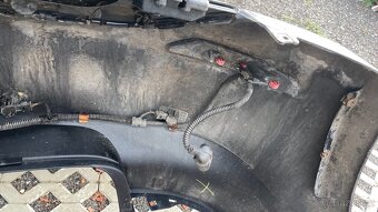 Zadní nárazník Golf VI (parkovací senzory - 4