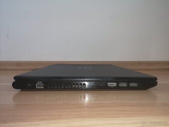 Čtyřjádrový notebook Dell Inspiron 15 3000 - 4