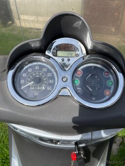 Piaggio skútr 250i - 4