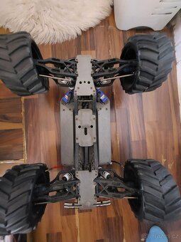 Traxxas E maxx 1/8 - 4