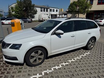 Škoda Octavia Combi 1,6TDI / 85kW ve výbavě Ambition plus - 4