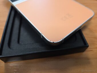 Samsung Galaxy Z Flip 6 Peach - 4