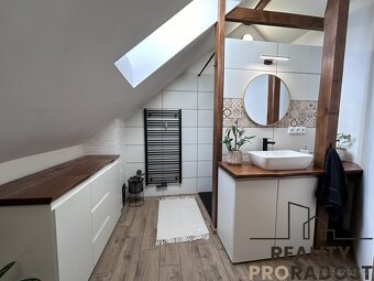 Rodinný dům 7+kk, který má styl, srdce i garáž – Kuchařovice - 4