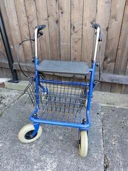 POMŮCKY PRO POHYBOVĚ OMEZENÉ - 4