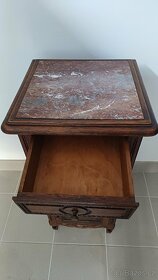 Noční stolek vyřezávaný - 4