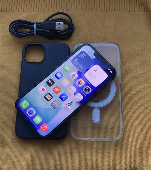 Apple Iphone 13 128GB tmavě modrý . Baterie 100% .. HEZKÝ - 4