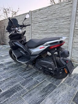 Aprilia sr gt 125 - 4