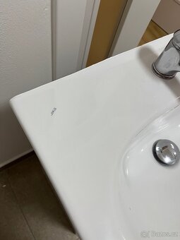 Koupelnová skříňka s baterií - 4