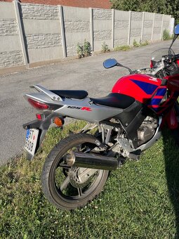 Honda CBR 125r - 4