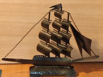 Stará plechová plachetnice v top stavu - 4