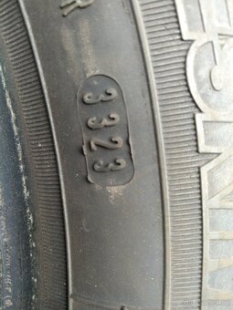 Prodám zimní gumy Sava eskimo 185/60 R15 DOT 3323 - 4